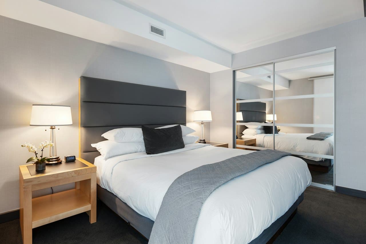 Kapoor Boutique Inn: Deluxe room with work desk